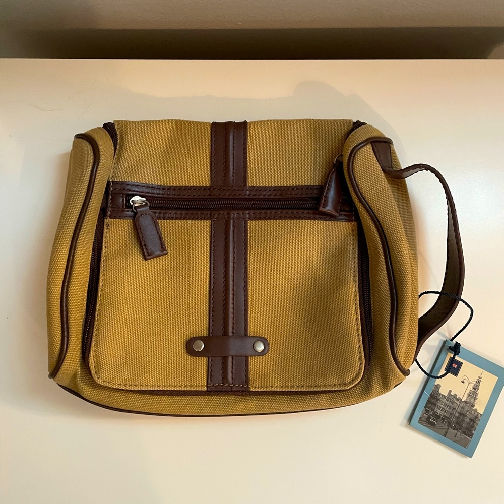 NWT T. Harris Leather/Canvas Hanging Travel Kit